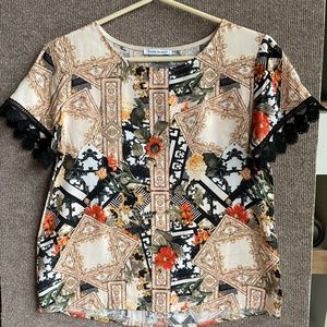 Italian Print top with decorative sleeve detail
